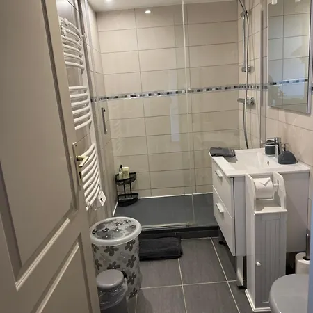 Au Calme Dans Maison En Rez De Jardin A 2,2 Kms Du Groupama Stadium Et Salle Ldlc Arena * Meyzieu