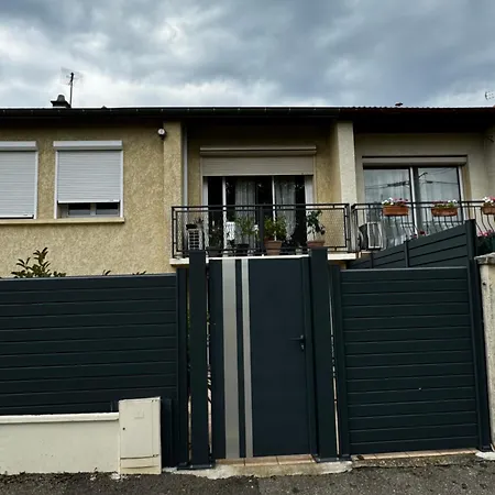 Au Calme Dans Maison En Rez De Jardin A 2,2 Kms Du Groupama Stadium Et Salle Ldlc Arena *