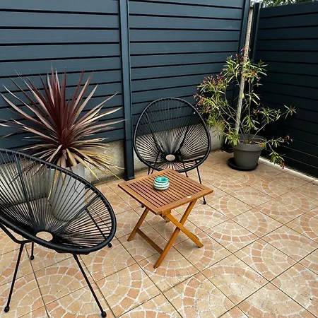 Au Calme Dans Maison En Rez De Jardin A 2,2 Kms Du Groupama Stadium Et Salle Ldlc Arena Apartment *